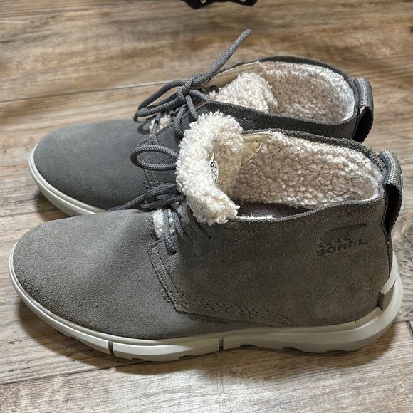 Sorel Woman’s Charcoal Suede Waterproof Fleece-Lined Boots Size 7 - Picture 2 of 11